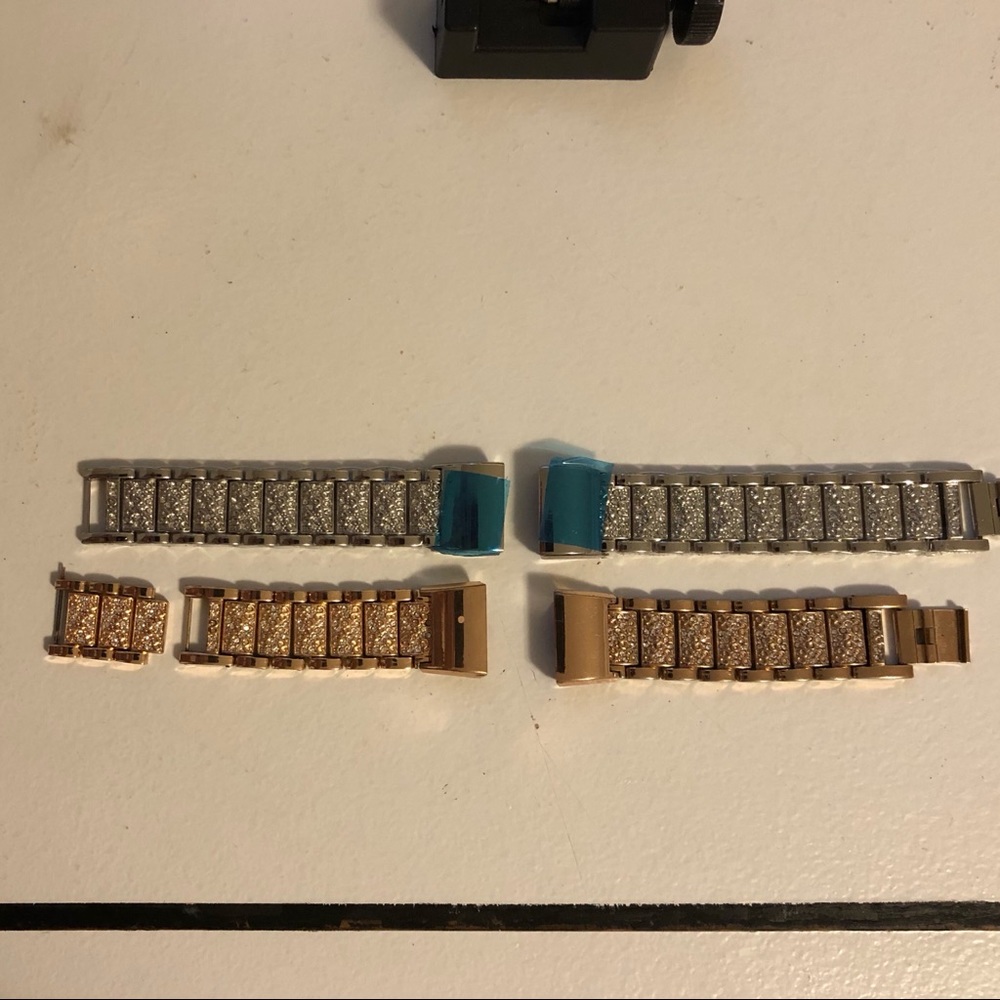 2 Fitbit Charge 2 accessories